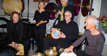 Die Musiker von „Ton in Ton“ luden zu einer faszinierenden Klangreise ein.  Foto: Kreutz